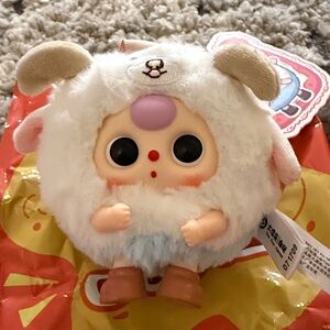 Baby three! “Round beast”, plush bag charm!! The creature is here!! 💙🤍